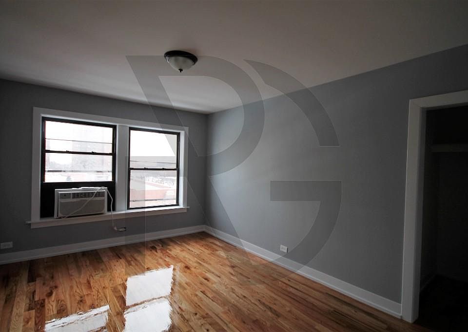 2nd image of 550 W Arlington Pl #550805
