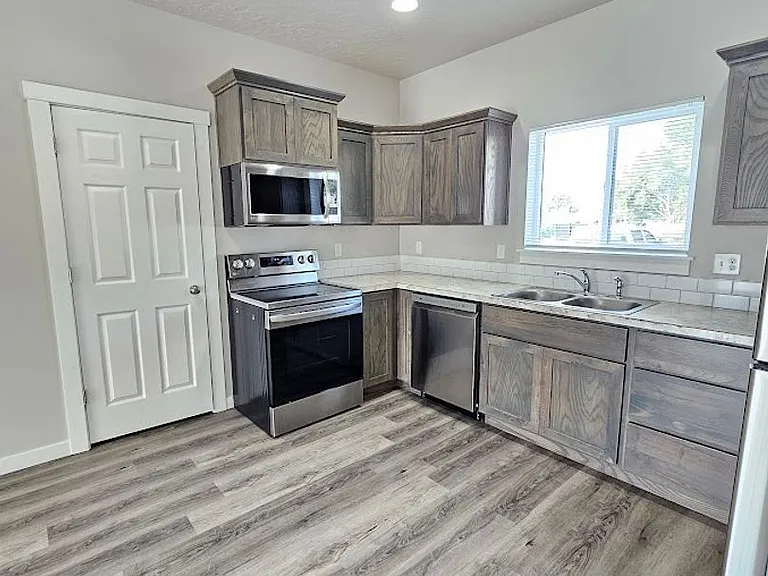 1011 Pirate Cove Dr — Photo 2