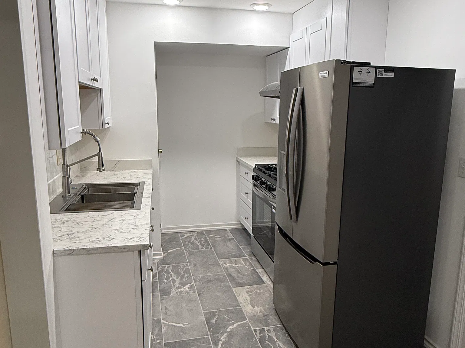 3 bed, 1049 sqft, $1,800 — Photo 1