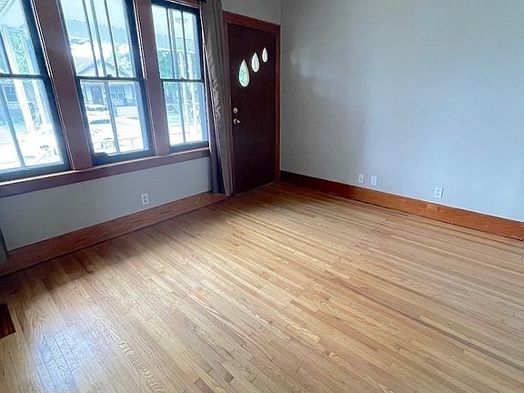 4th image of 1571 Pierre Ave