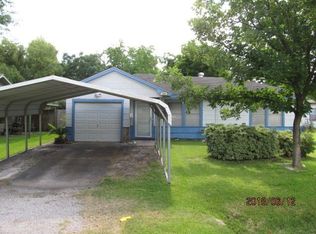 204 Begonia Ln, Highlands, TX 77562