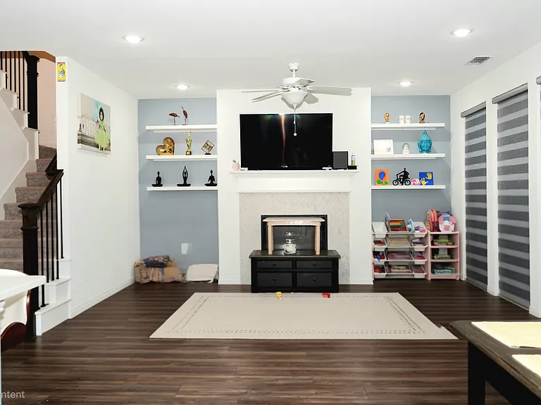 502 Virginia Way — Photo 11