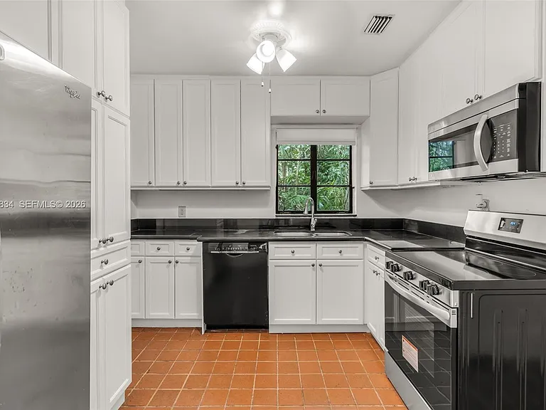 5390 Sunset Dr — Photo 6