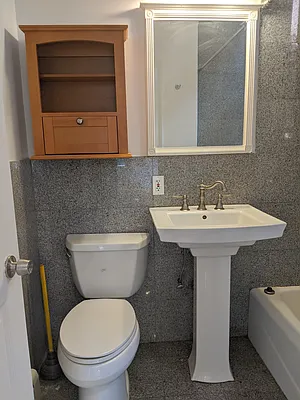 Rented by Highline Residential | media 32