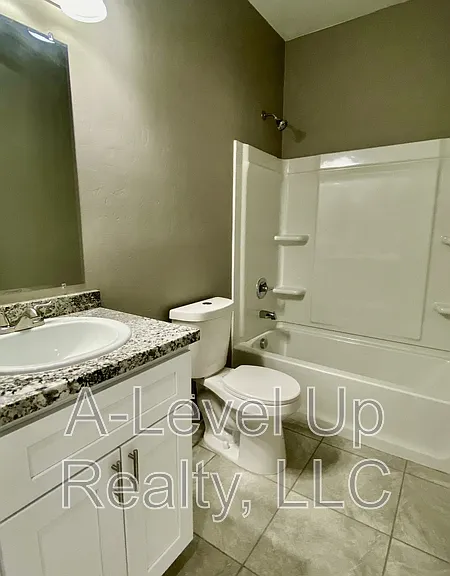 1514 E 28th St #2 — Photo 12