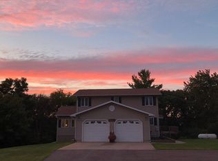 262 Oak Ridge Dr, Clermont, IA 52135
