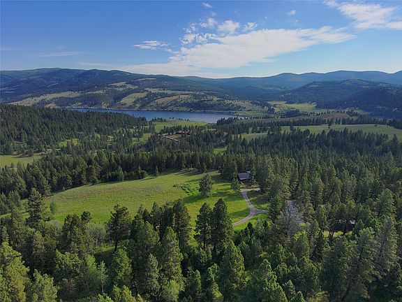 2nd image of 1835 Indian Creek Rd