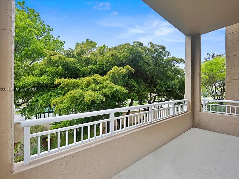 19501 W Country Club Dr #208 — Photo 14