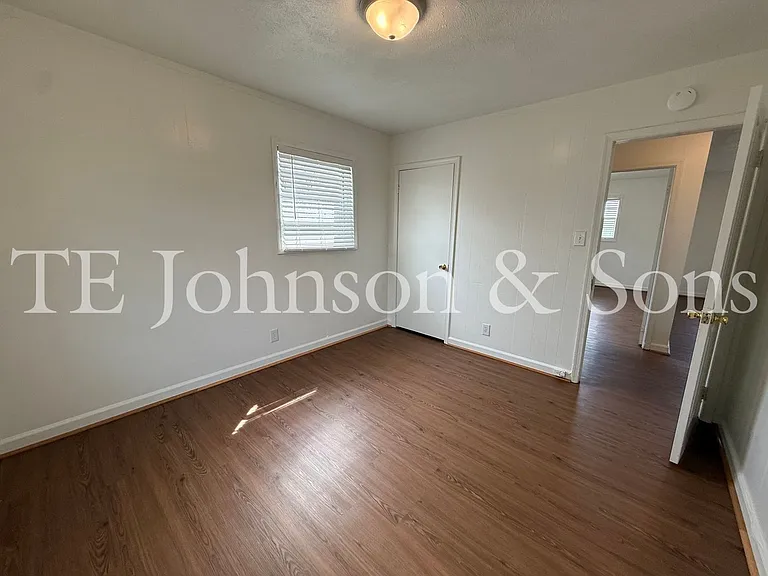 1137 N Cameron Ave #C — Photo 16