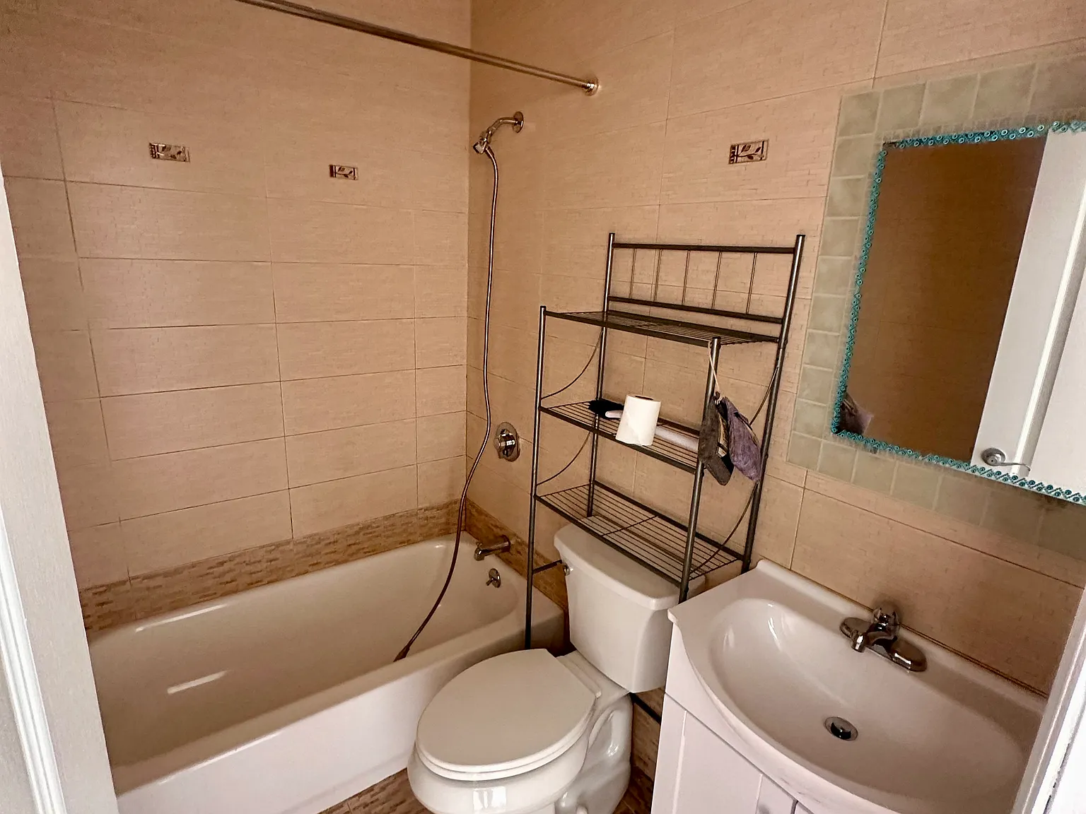 3 bed, 1100 sqft, $3,000 — Photo 4
