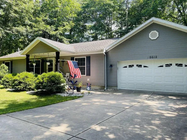 9612 Club House Dr W, Stanwood, MI 49346
