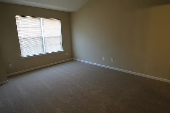 1425 Autumn Creek Ct — Photo 6