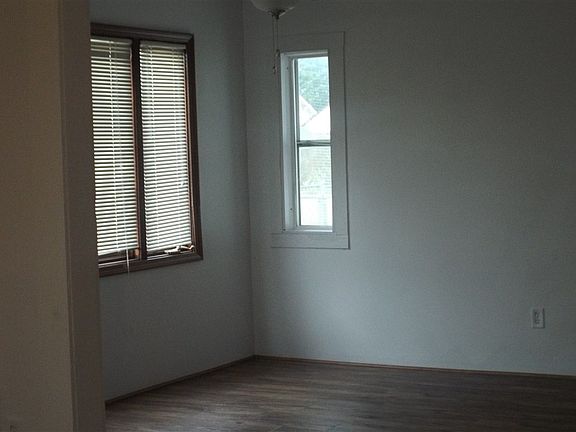 4th image of 703 E 8th St