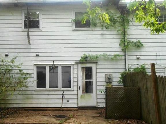 3rd image of 927 Bellows Ave