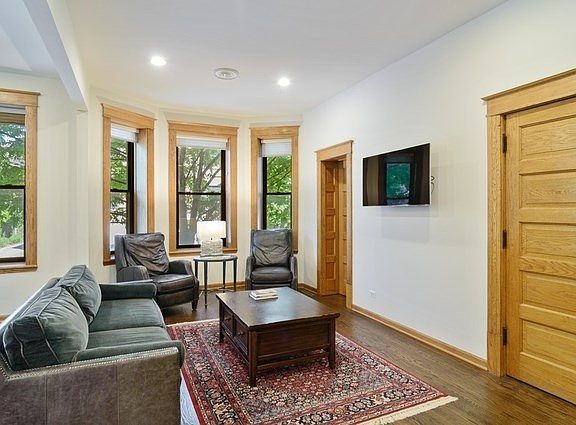5th image of 2610 N Dayton St #1N