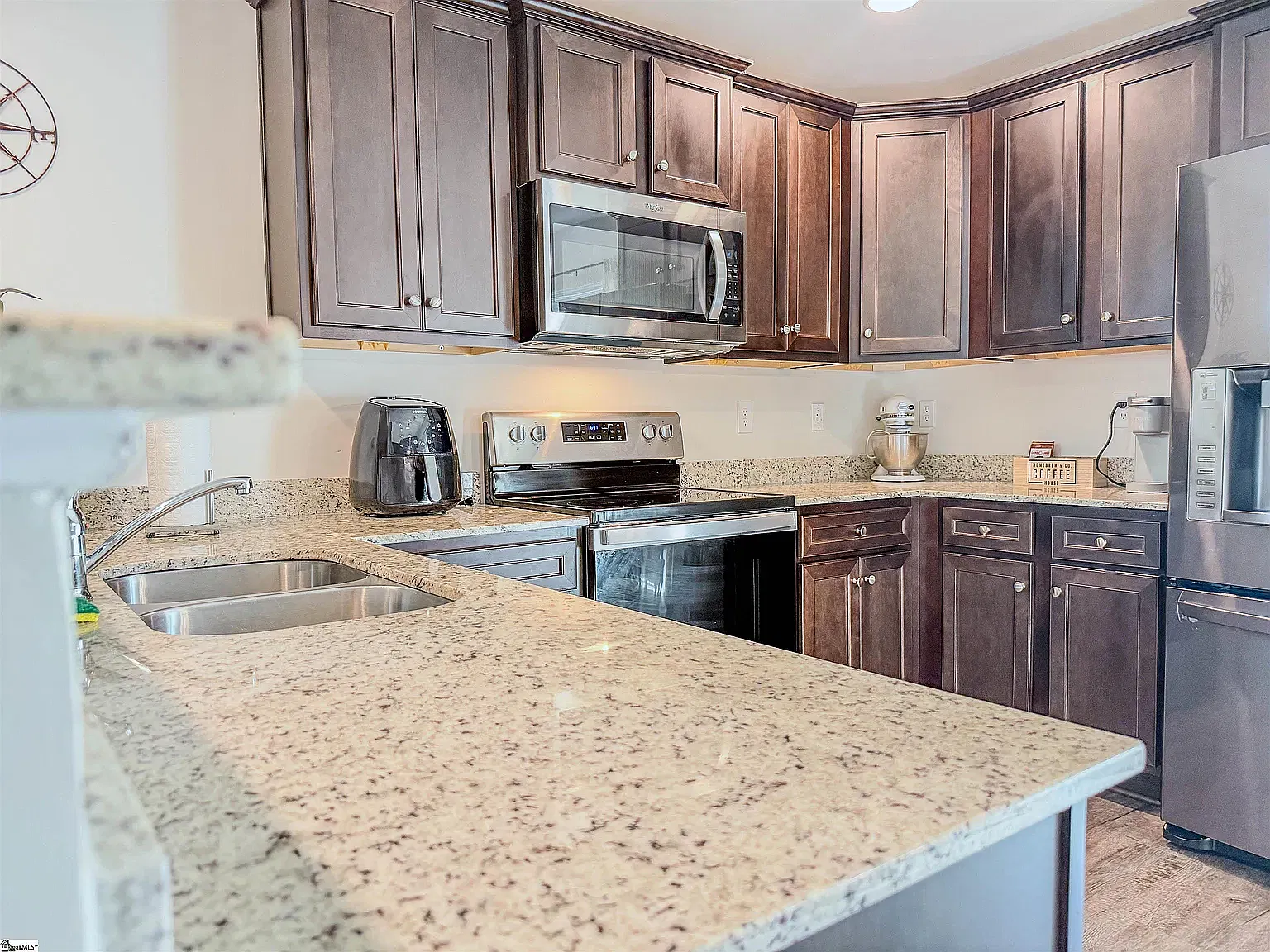3 bed, 2.5 bath, 1435 sqft, $1,750 — Photo 3