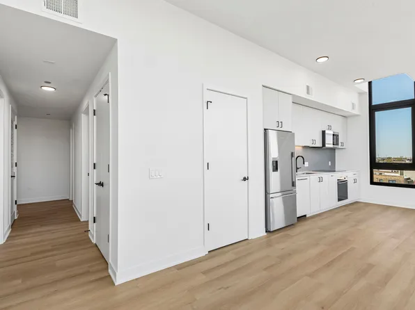 1100-15 W Grand Ave, Chicago, IL