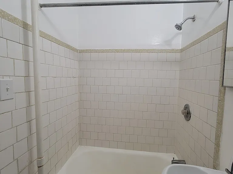 205 16th Ave NE #11 — Photo 3