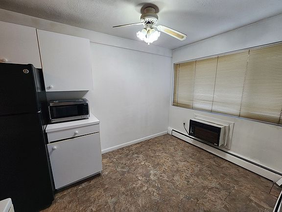 3rd image of 17 Jones Ter APT 1