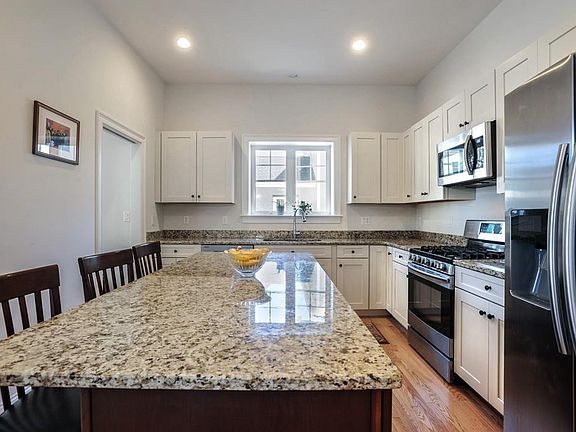 4th image of 28 Snowbird Ave