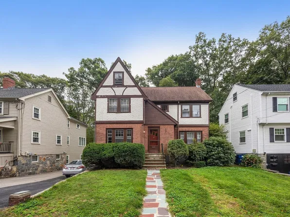 15 Crehore Rd, Chestnut Hill, MA 02467