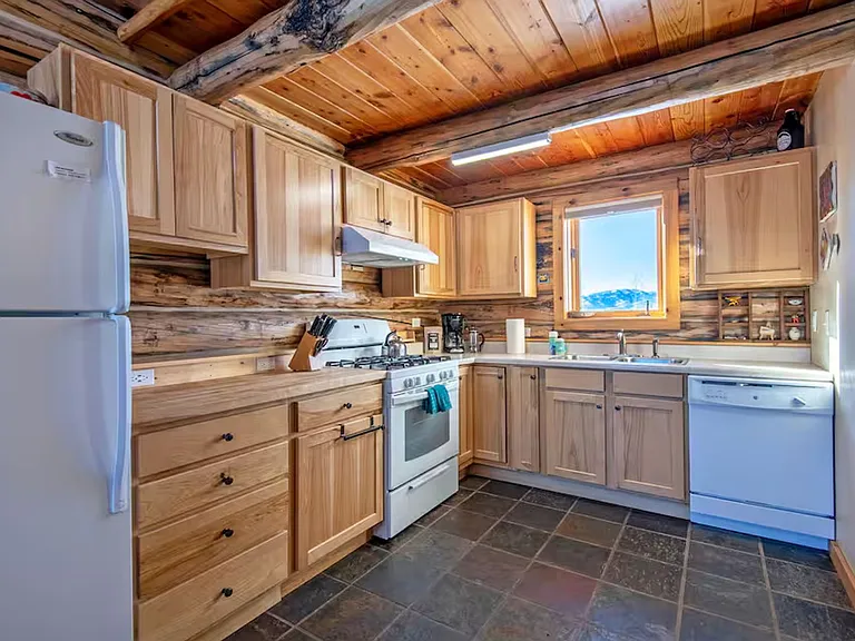 5077 Pine Dr — Photo 8