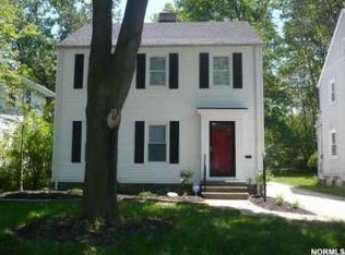 859 Roanoke Rd, Cleveland Heights, OH 44121
