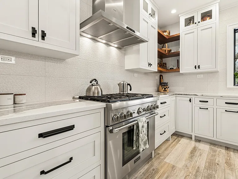 55 S Phillips Ave — Photo 20