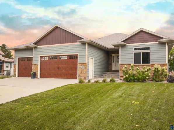 121 E Ponderosa Cir, Brandon, SD 57005