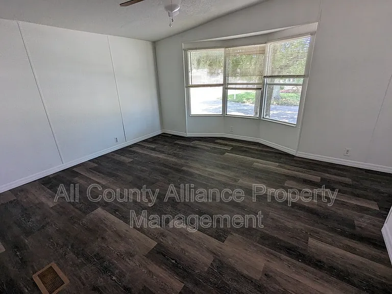 34335 Lodge Dr — Photo 17