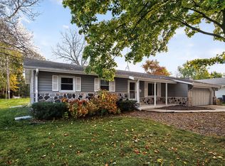715 Cavalier Dr, Waukesha, WI 53186