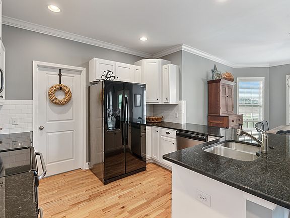 3rd image of 1480 Leaf Ln