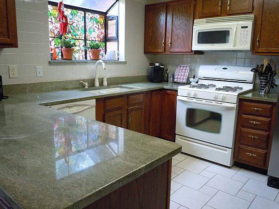 kitchen w/ granite countertops, gas stove and greenhouse window