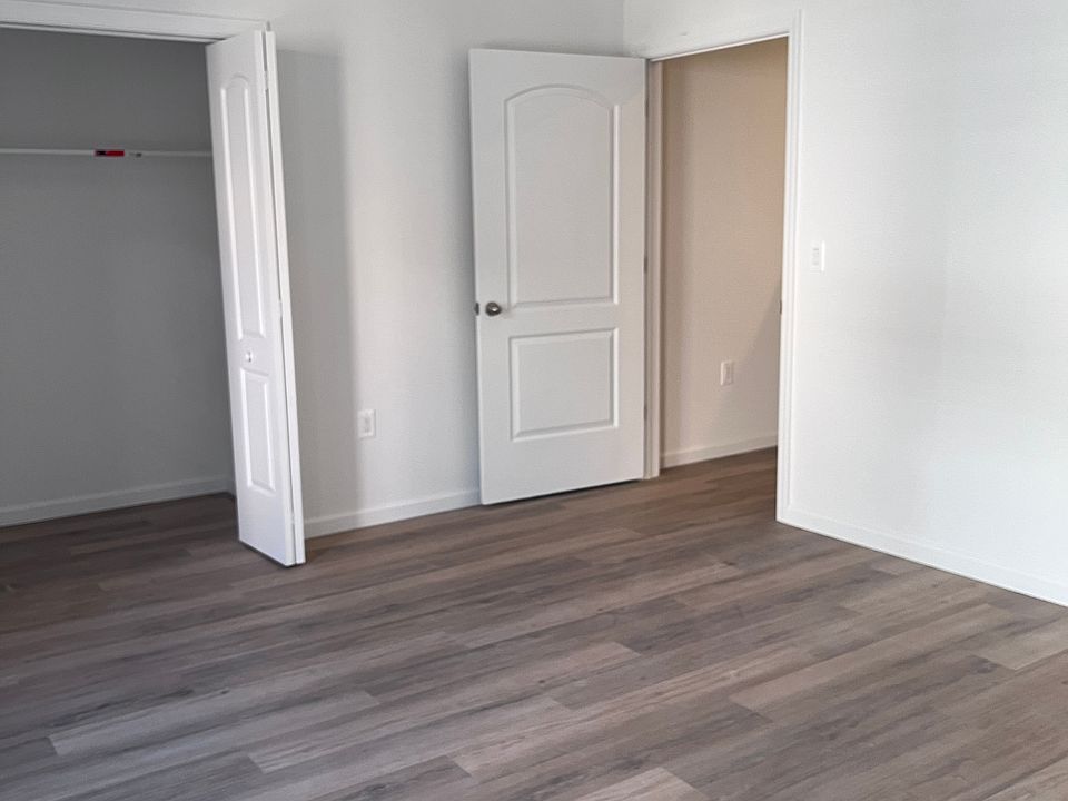 Bed Room With Closet