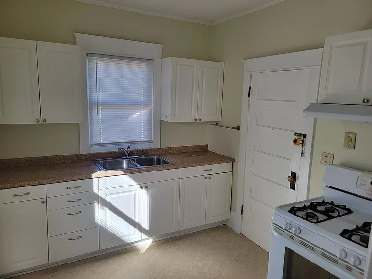 1681 Van Buren Ave #1 — Photo 7