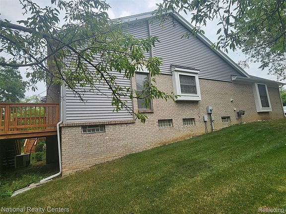 3rd image of 41810 Coventry Way