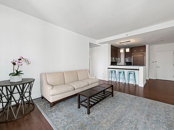 4th image of 101 W 24th St APT 29A