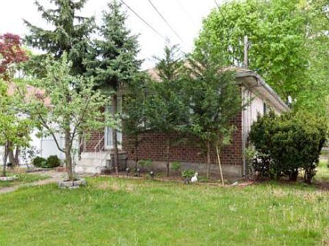 1st image of 755 Uniondale Ave