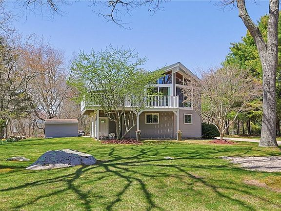 2nd image of 203 N Niantic Dr