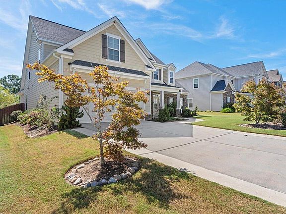 4th image of 389 Bella Rose Dr