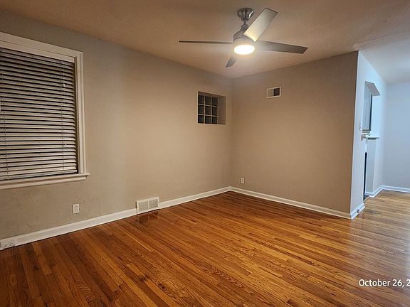 5th image of 6304-6306 Bancroft Ave #1B-1Ba-900Sqft