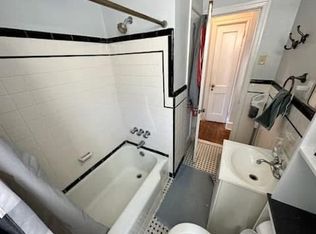 331 N 34th St APT 3R, Philadelphia, PA 19104