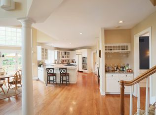 3761 Vineyard Pl, Cincinnati, OH 45226
