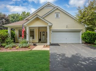 14 Mackey Dr, Belvidere, NJ 07823