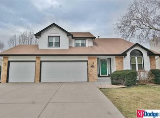 804 Lexington Ln, Papillion, NE 68046