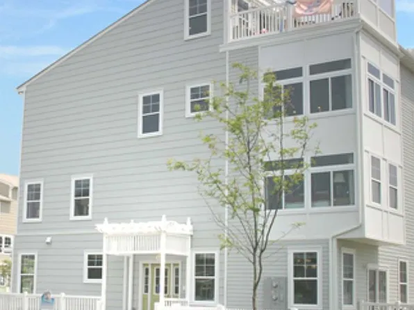 169 White Sands Way, Far Rockaway, NY 11692