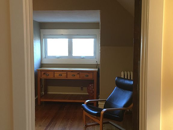 Entrance in to master bedroom