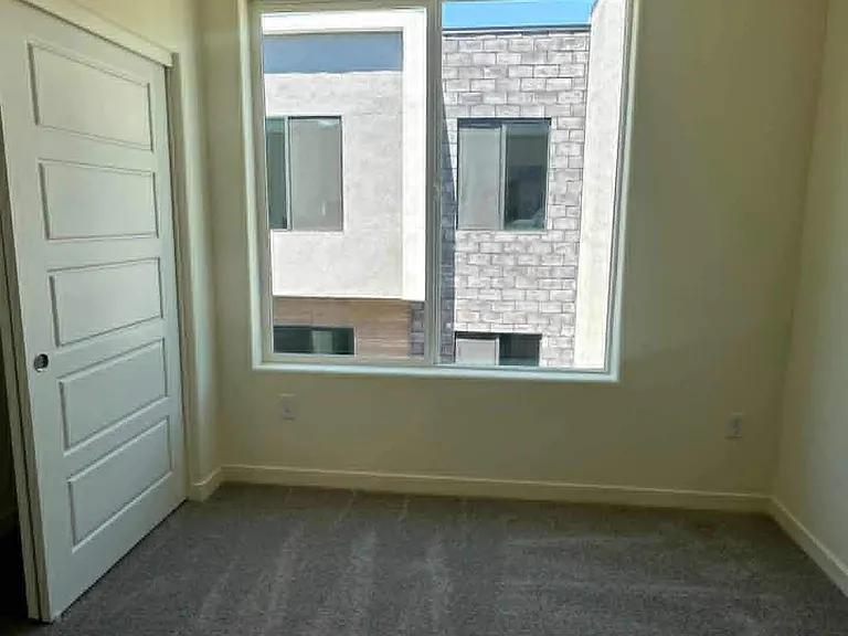 2585 Clear River Ct — Photo 10
