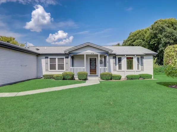 1408 Winners Cir, Grayslake, IL 60030