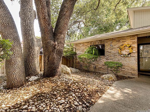 4th image of 3754 HUNTERS CIR